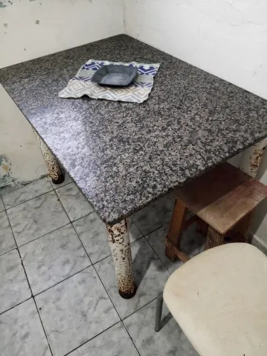Mesa de mármore usada