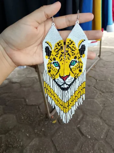 Brinco de miçangas