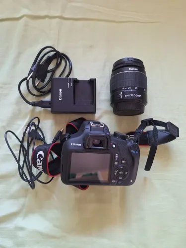 Camera fotográfica Canon T5 + Lente 18-55mm