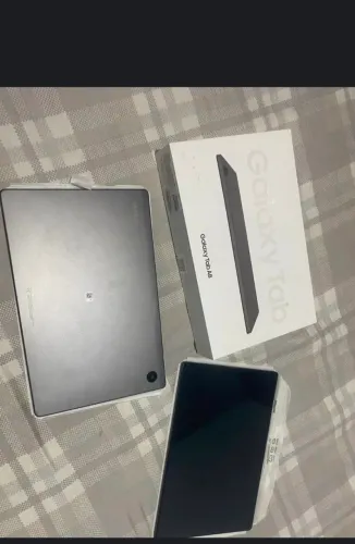 Vendo tablet Samsung A8 10 polegadas muito bom trabalho pra sair rápido 800 reais leva