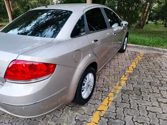 Fiat Linea Essence 1.8 Flex 16V 4P 2013