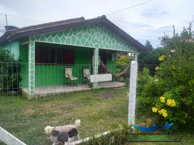 Velleda oferece bela casa em condomínio fechado em Águas Claras, escriturado