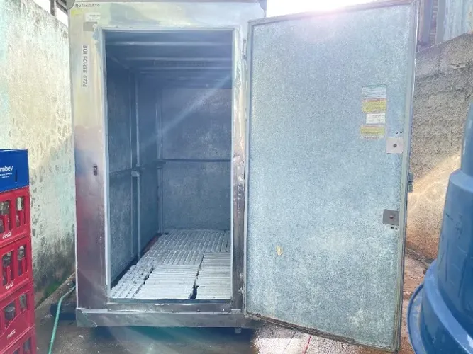 ? Mini Câmara Fria - 4000 L + Gancheiras - Ótima Oportunidade