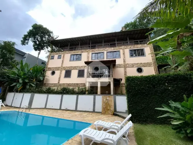 Casa para venda com 6 quartos, 2035m² - Araras - Petrópolis/RJ