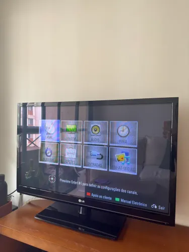 Tv LG 42 Pol - Unico dono - pequeno risco na tela 