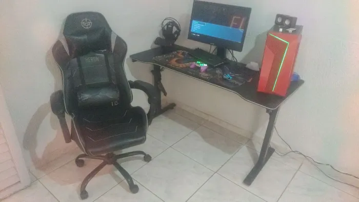 Mesa e cadeira Gamer