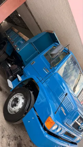 Mercedes bens 1318 caçamba reduzida ano 2011 EXTRA DAS EXTRA