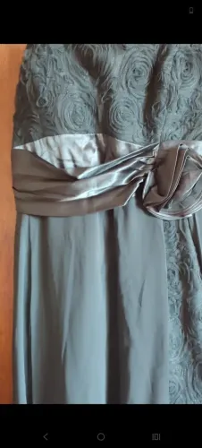 ### Vestido de festa longo em verde? elegante **Descrição:** Vendo vestido