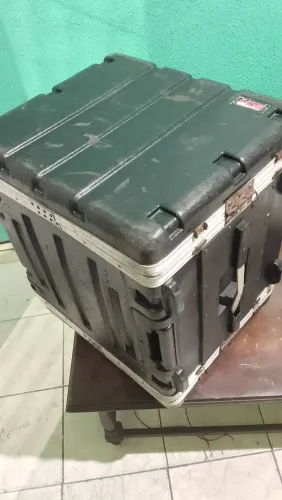 Case. Rack som periférico. Amplificador 