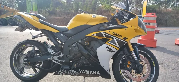 Yamaha YZF R1