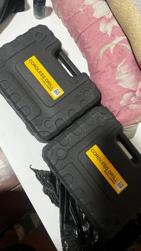 Parafusadeiras NOVAS sem marca de uso com a caixa e duas baterias 