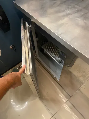 Balcão refrigerado com condimentadora - Gelopar