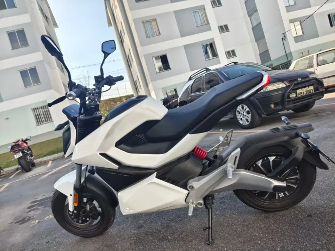 Moto Elétrica Aima Solo Branca (Zera - Menos de 1.000 km)