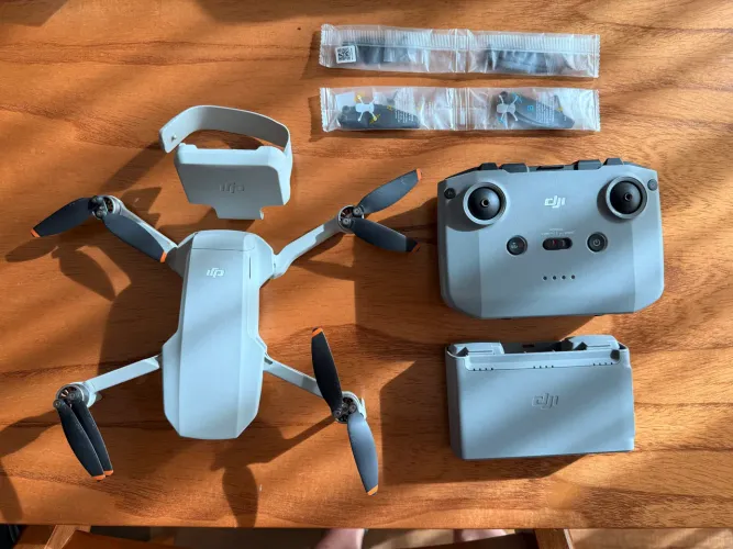 Drone DJI Mini 2 Fly More Combo 4K com 3 baterias completo