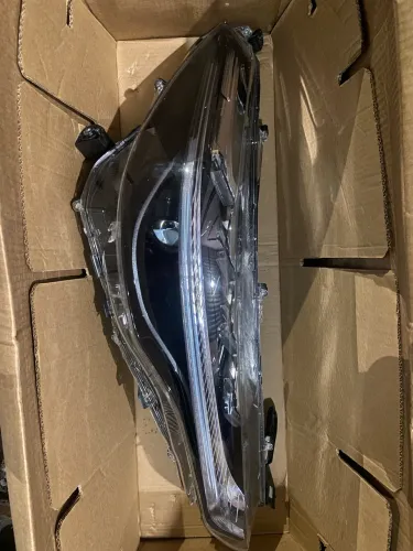 Farol Corolla Cross XIX