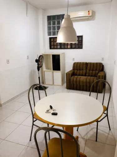 Kitnet mobiliada ( consil) 300 metros da Av do CPA 1.400$