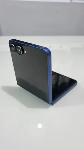 Samsung Galaxy Z Flip 7