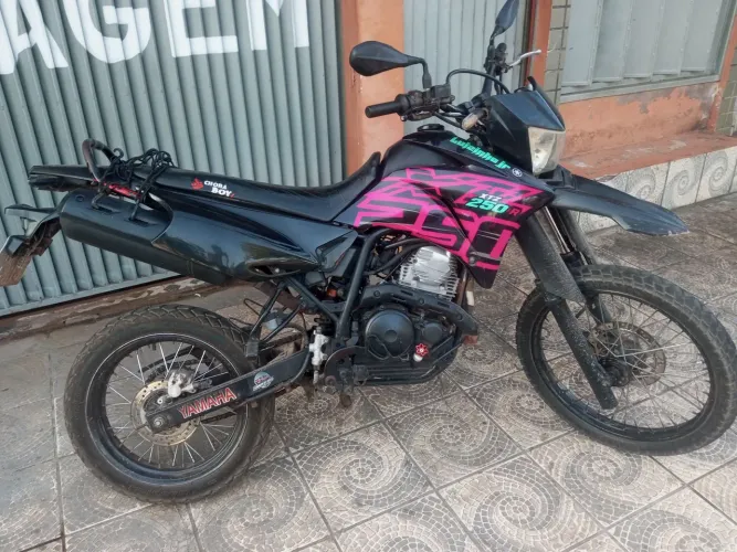 XTZ Lander, em dia, documentada e tudo quitado