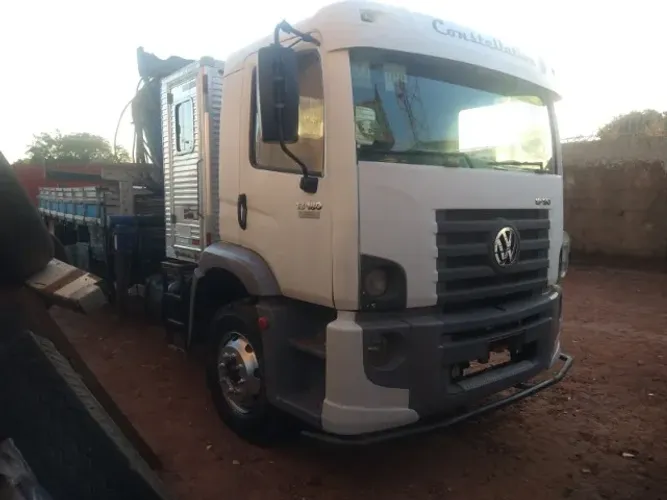 Caminhão Volkswagen - 13180 Constellation - Munck 12 e meio com Cabine auxiliar e carrocer
