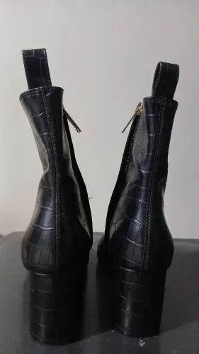 BOTA PRETA