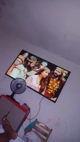 TV Samsung 60 polegadas não é esmart mas ta bem conservadas e ja vai com o aparelho de net