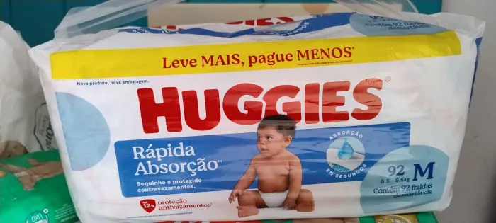 Fralda descartável M, da Huggies, baratinh pra vender logo!