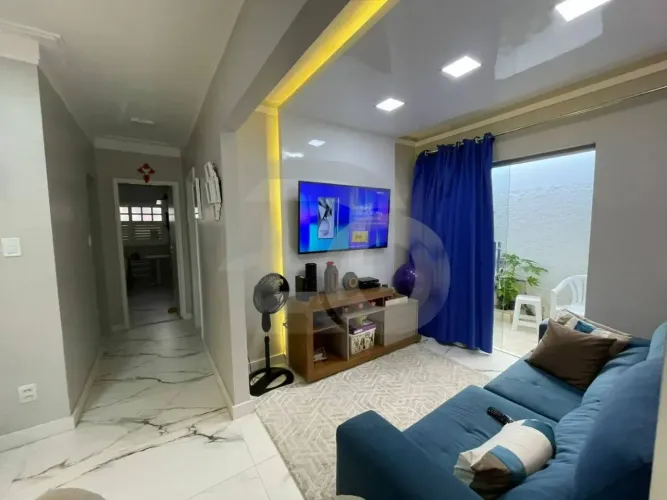 Condomínio Santa Felicidade: Imóvel com Quarto Reversível e 3 Banheiros