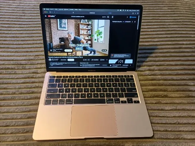 Macbook Air 2020 - i3 - 1,1ghz - 8gb / 256gb SSD -Rosé Gold - Bateria 142 ciclos - Zerado