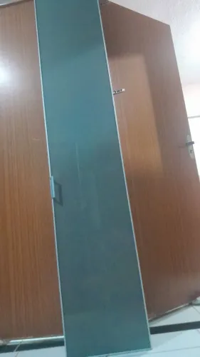 Vendo  2 portas de armário, de vidro 