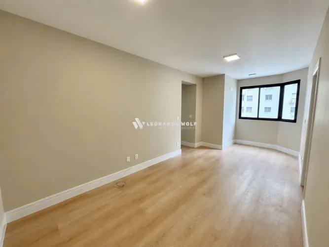 Apartamento com 2 quartos sendo 1 suíte e garagem coberta na Agronômica/Florianópolis