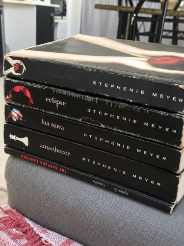 Coleção Crepúsculo Stephenie Meyer | 4 Livros e Paródia Opúsculo | Usados