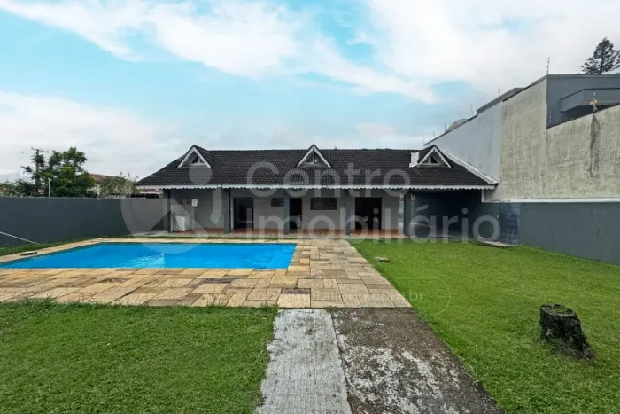 CASA à venda com piscina e 6 quartos em Peruíbe, no bairro Centro