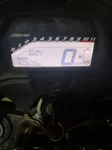 Vendo moto 160 único dono .motivo da venda comprar  outra moto de maior cilindrada 