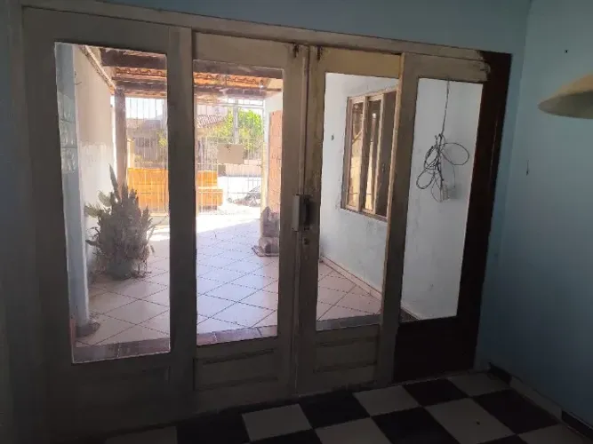 Porta balcão de madeira 2,50 x 2,00