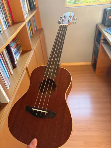 Ukulele Kalani Kayke, soprano 23 KAL 320 TM acústico