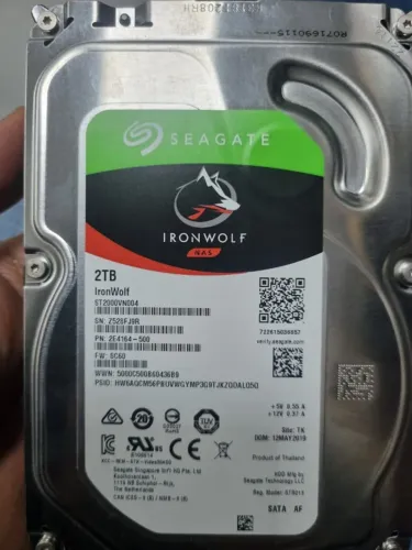 HD Seagate SkyHawk 2TB modelo ST2000VN004.