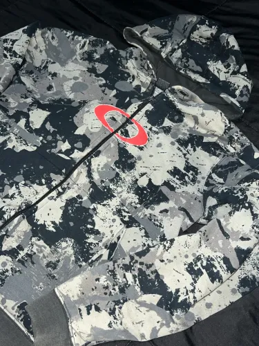 Blusa Oakley night camo
