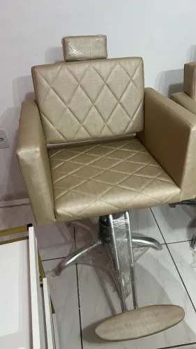Vendo cadeira e móveis para salão de beleza