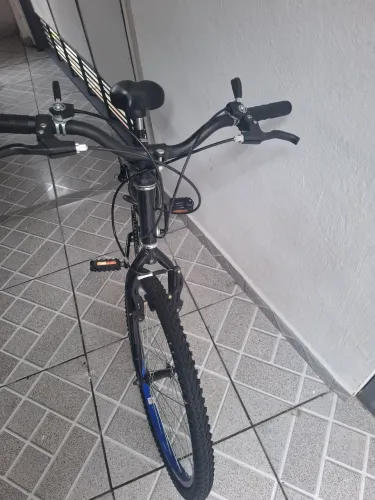 Bicicleta  semi nova sem uso 