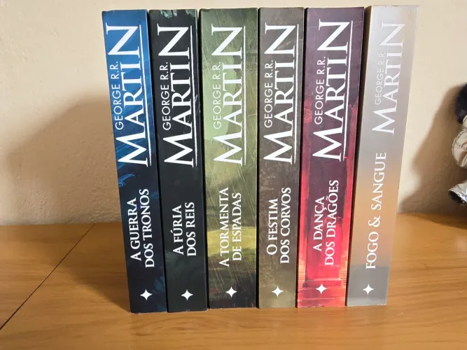 As Crônicas de Gelo e Fogo - Os cinco Volumes da Saga + Fogo e Sangue