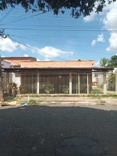 Imóvel para venda possui 226 metros quadrados com 3 quartos em Jardim Goiás - Goiânia - GO