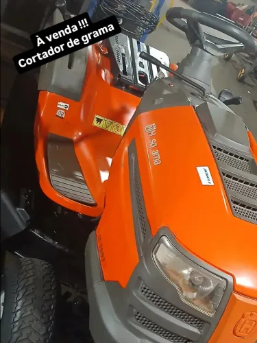 Trator cortador de grama