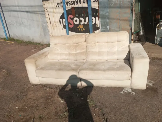 Sofá retrátil usado em bom estado