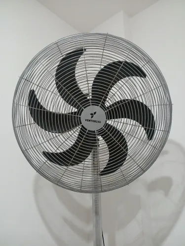 Ventilador coluna Ventisilva 127volts, com 2,10 de altura, RETIRAR NO LOCAL