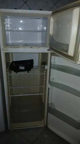 Duas geladeiras por 750 reais