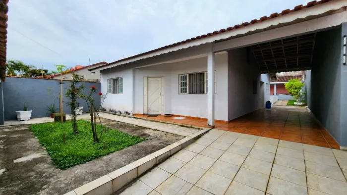 Casa à venda em Peruíbe-SP
