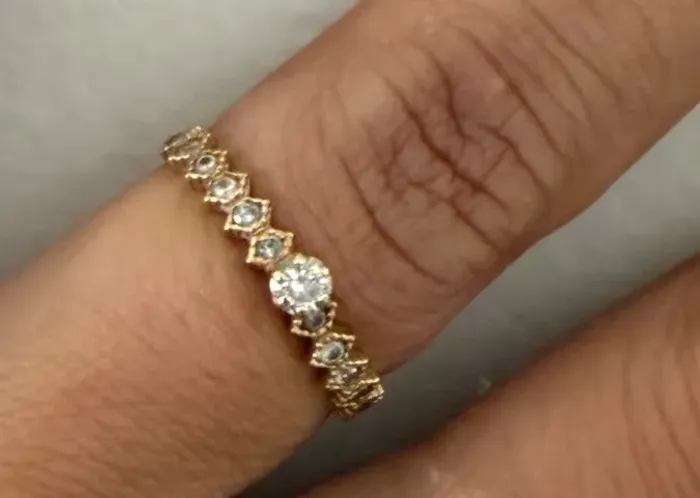 Anel em ouro e pedras de diamante Vivara