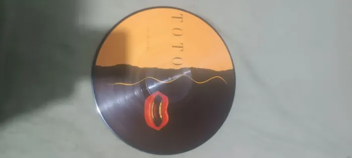 LP toto /isolation...importado