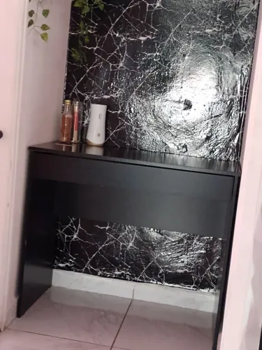 MEsinha preta com gaveta 
