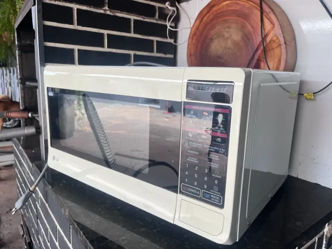 Microondas LG semi novo